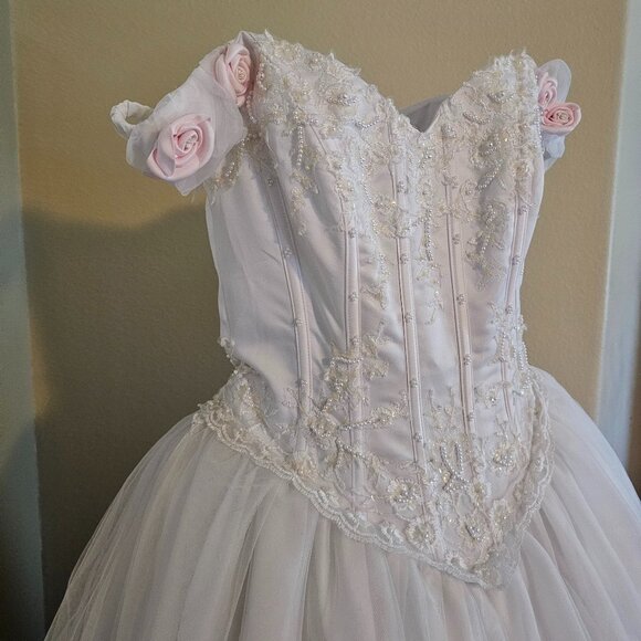 Beautiful White Ball Gown-Style Wedding or Formal Dress - Picture 6 of 14